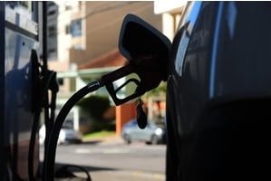 Aumentos de até R$ 0,30 na gasolina começam a chegar aos postos do RS