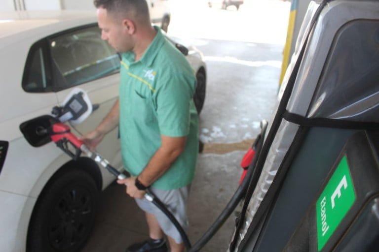 Preço baixa e demanda por etanol cresce nos postos