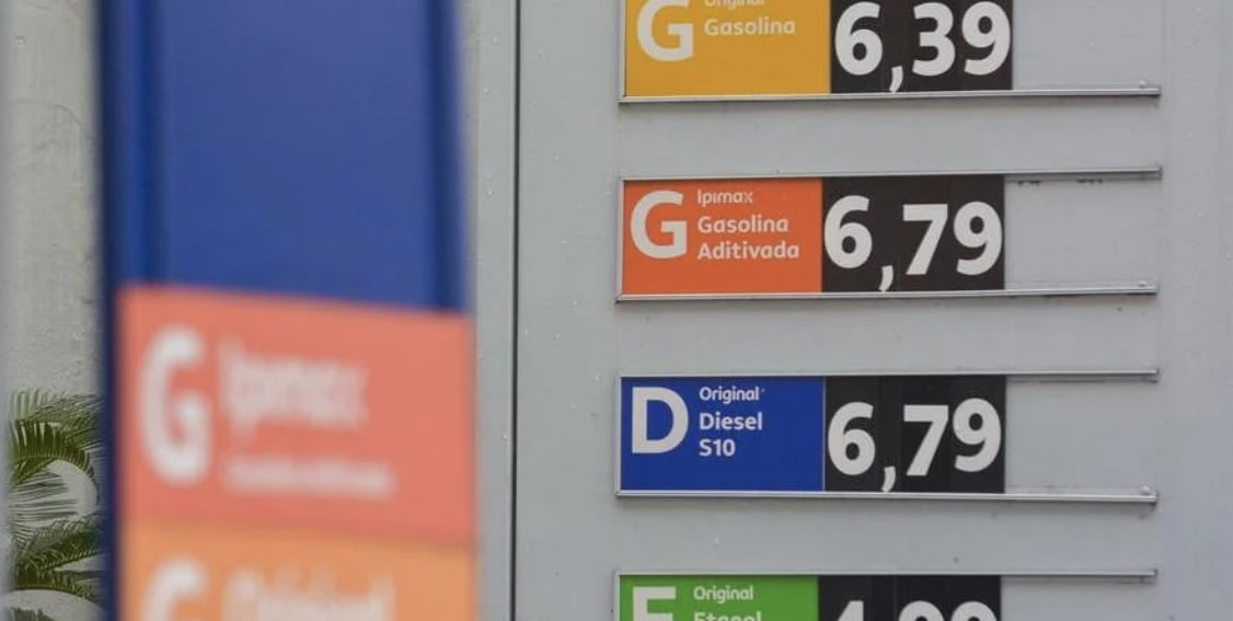 Depois do aumento, preço da gasolina varia em Porto Alegre