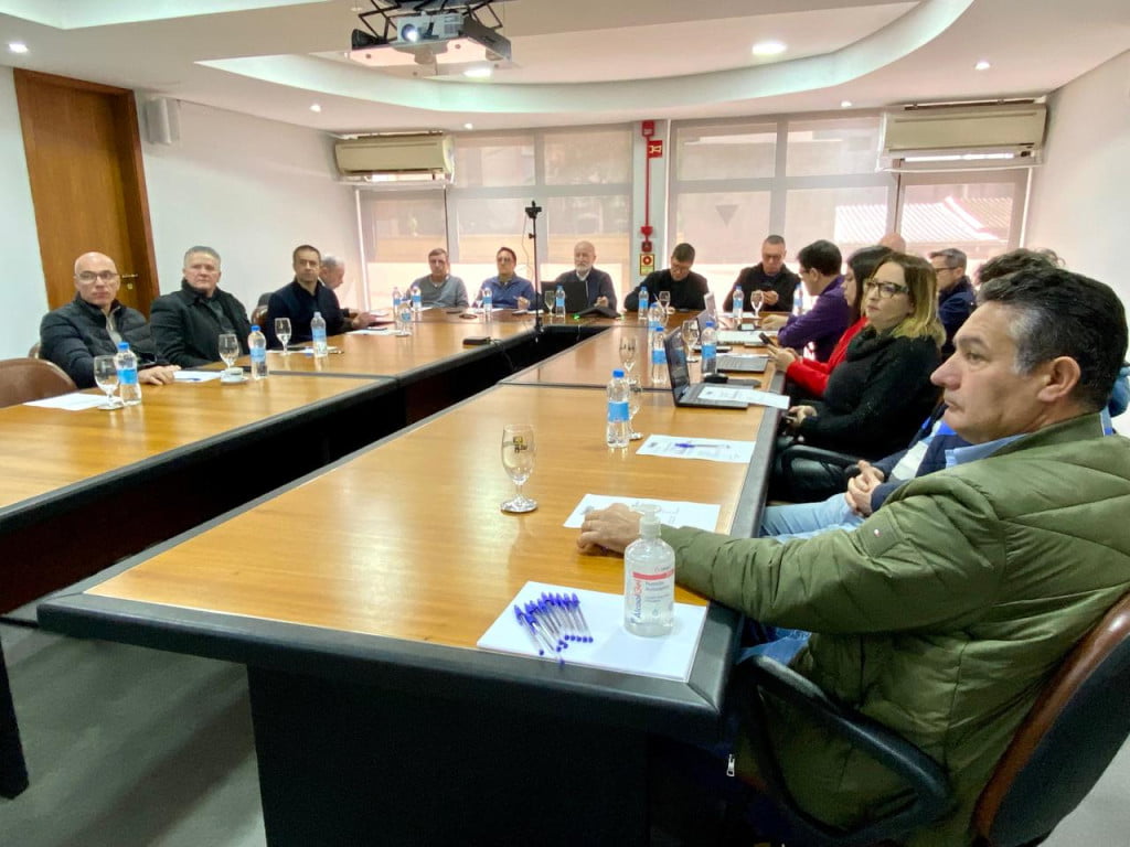 Serviço de delivery e vendas de combustíveis pautam reunião de Diretoria