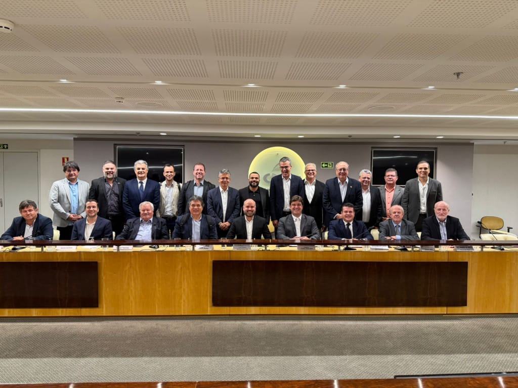 Fecombustíveis e sindicatos filiados debatem desafios da revenda para 2025