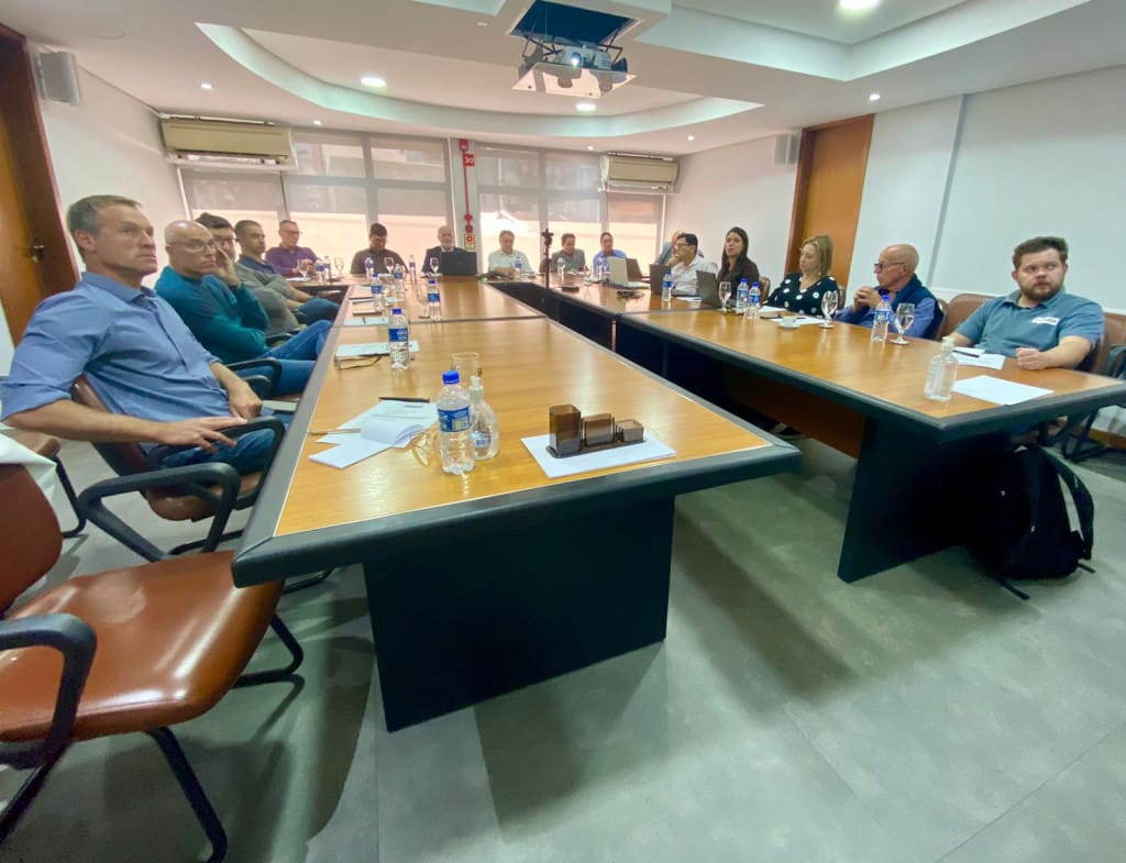 Placas de preços e mudanças em medidas reparadoras de conduta são debatidas em reunião de Diretoria