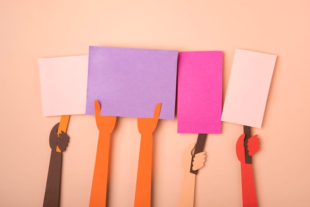 Orientações sobre placa informativa com o número do Disque 180 — Central de Atendimento à Mulher